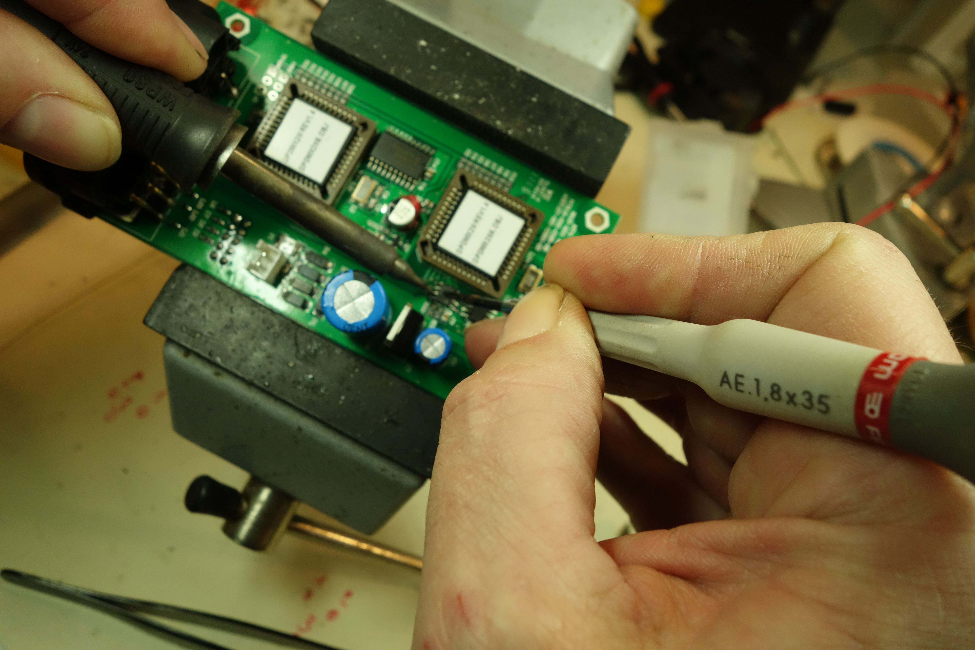 soudure composant électronique circuit imprimé carte processeur
